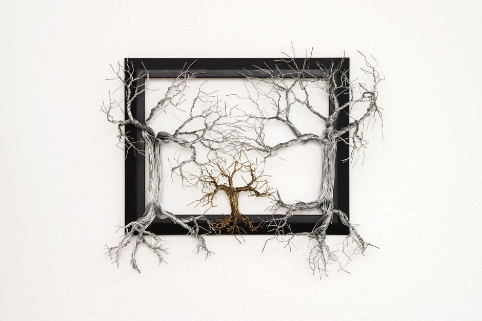 Driedimensionale metalen kunstwerk met abstracte vormen Driedimensionale metalen kunstwerk met abstracte vormen